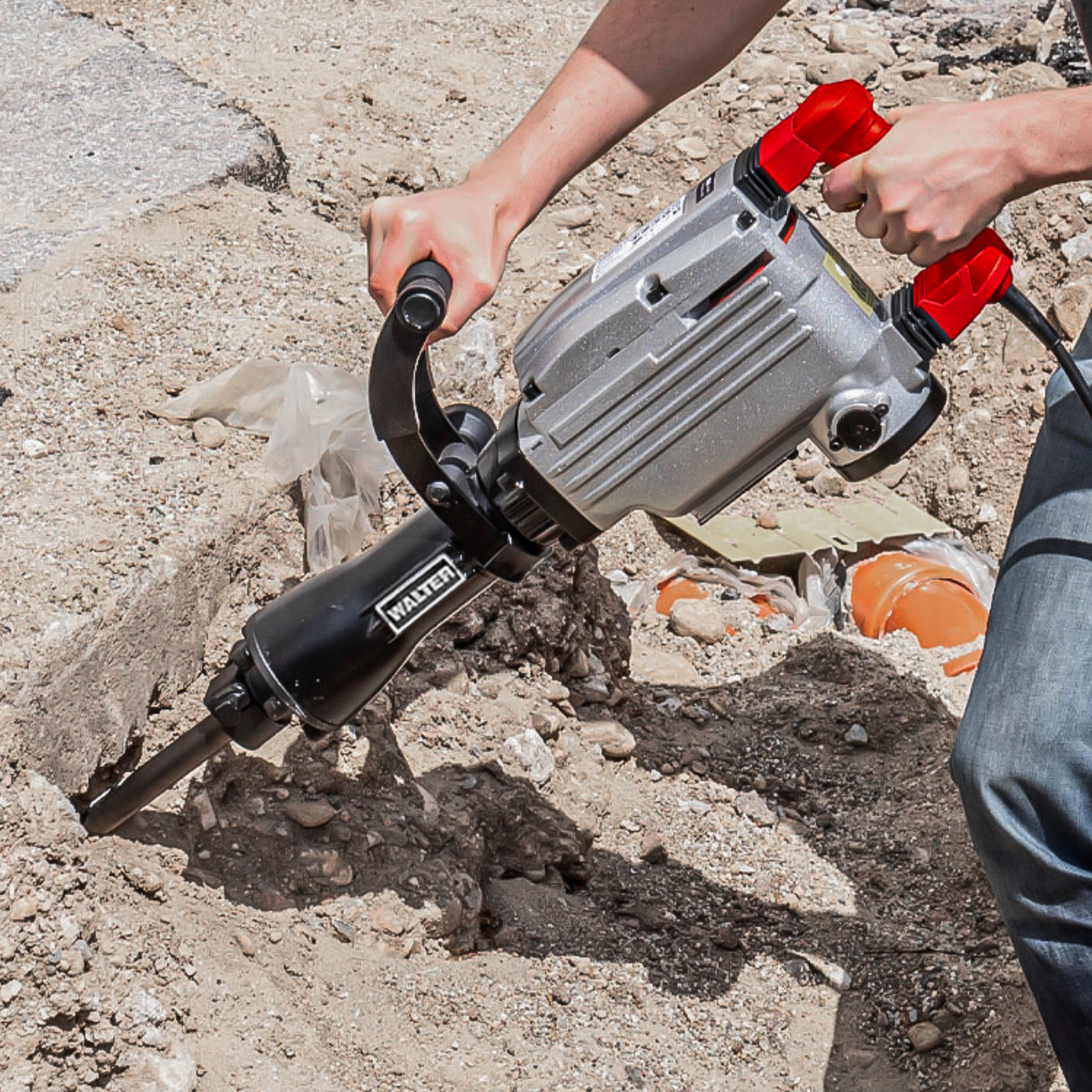 Chisel and demolition hammer 1700 W
